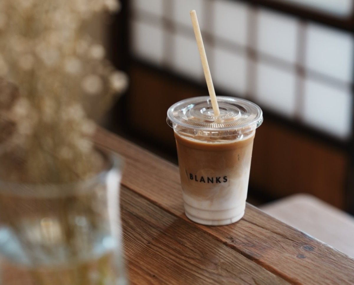 島根県出雲市にオープンした『BLANKS』のカフェラテ