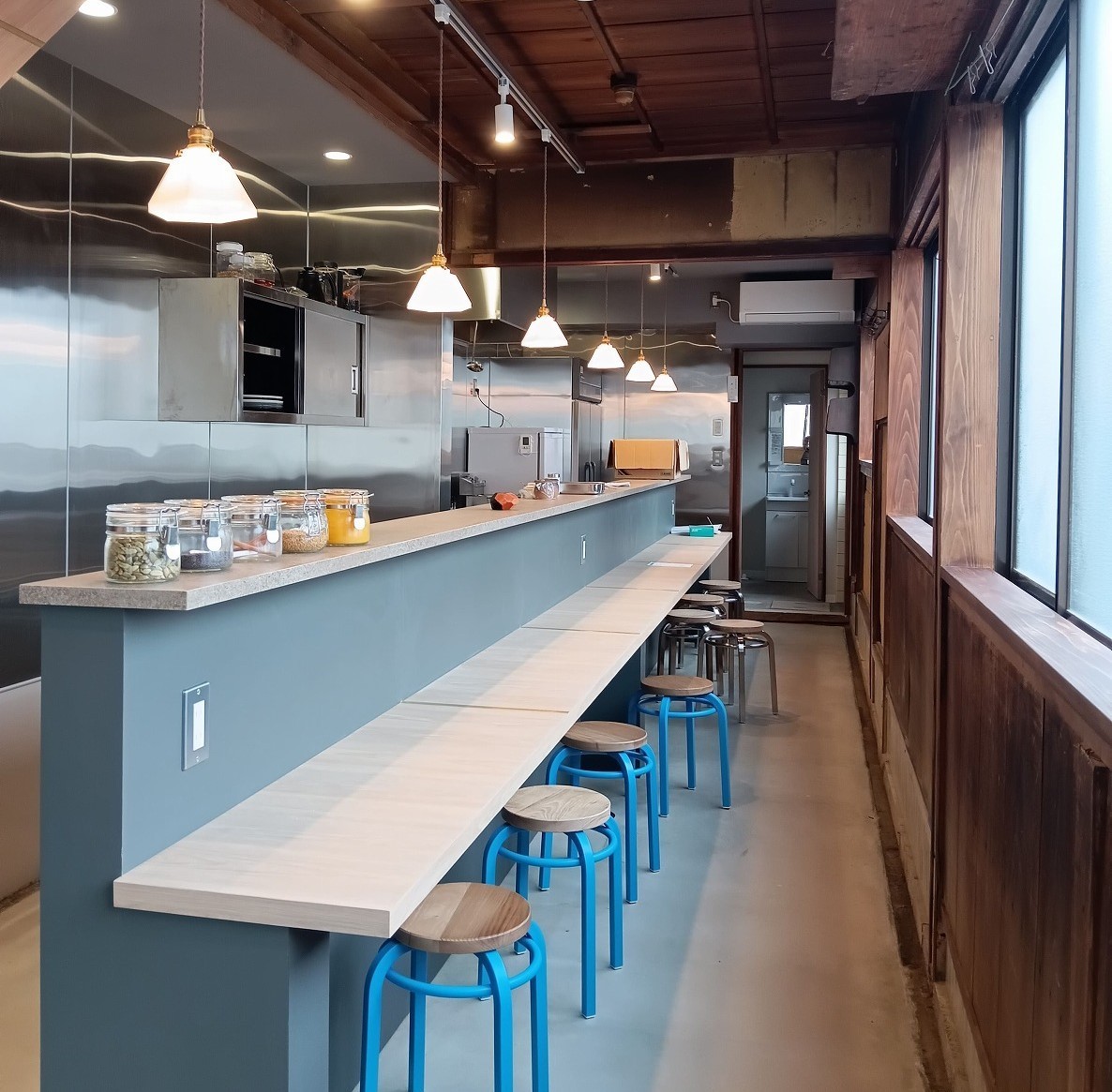 島根県松江市の『発酵とスパイスの社-yashiro』の内観