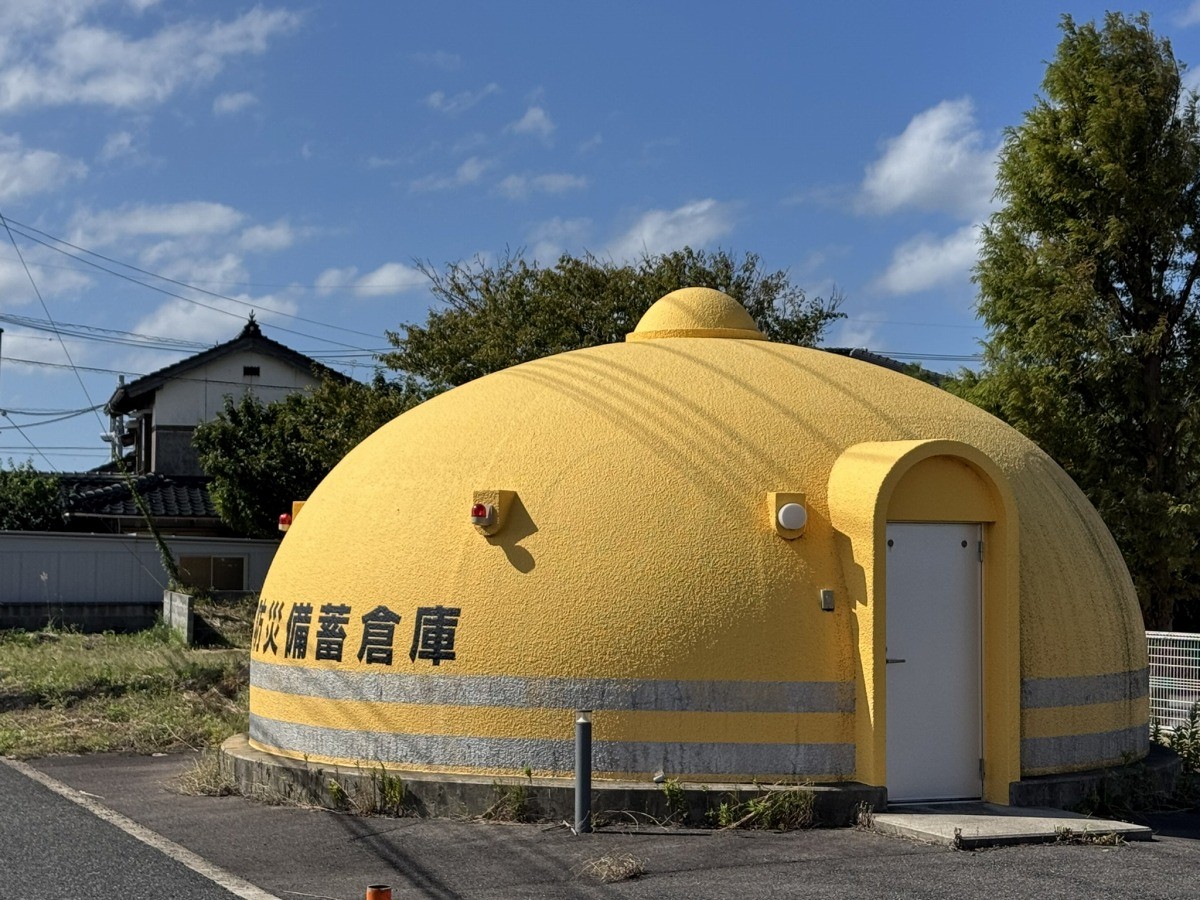 UFO？国道９号線沿いにドラゴンボールっぽい倉庫【山陰フォト散歩】