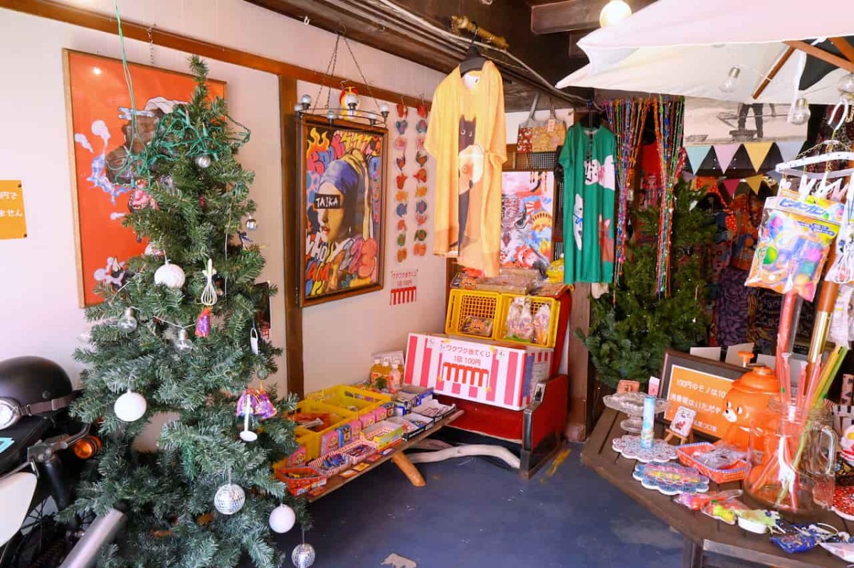 鳥取県東伯郡の『文化屋○□堂』の内観