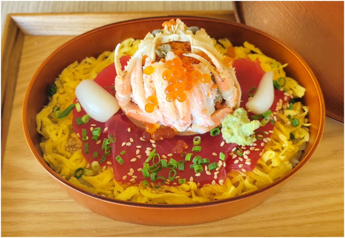 鳥取県北栄町の『道の駅ほうじょう』の年末年始メニュー「親ガニまぐろ丼」