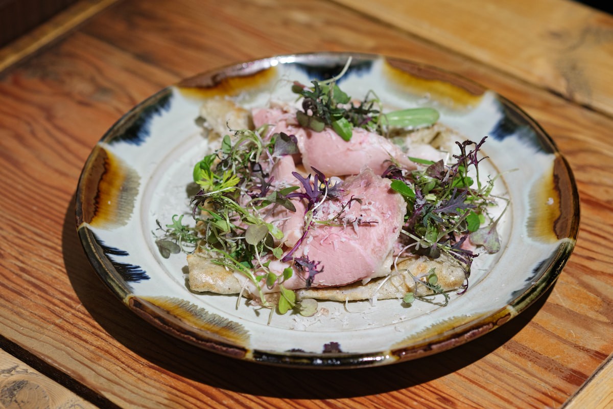 島根県松江市にオープンした『tura』の「三瓶そばのガレット」