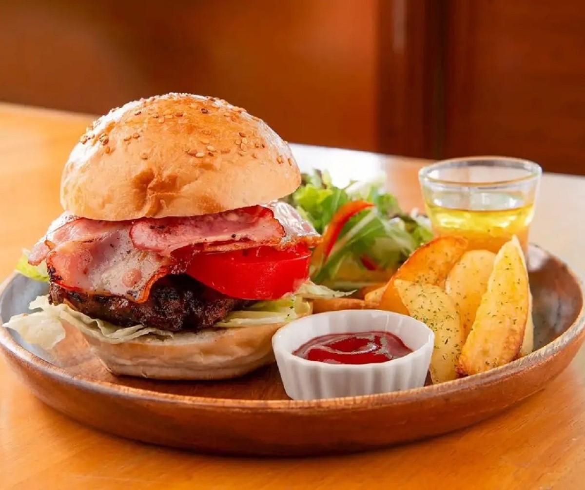 米子市『Cafe Bal hare』のハンバーガー