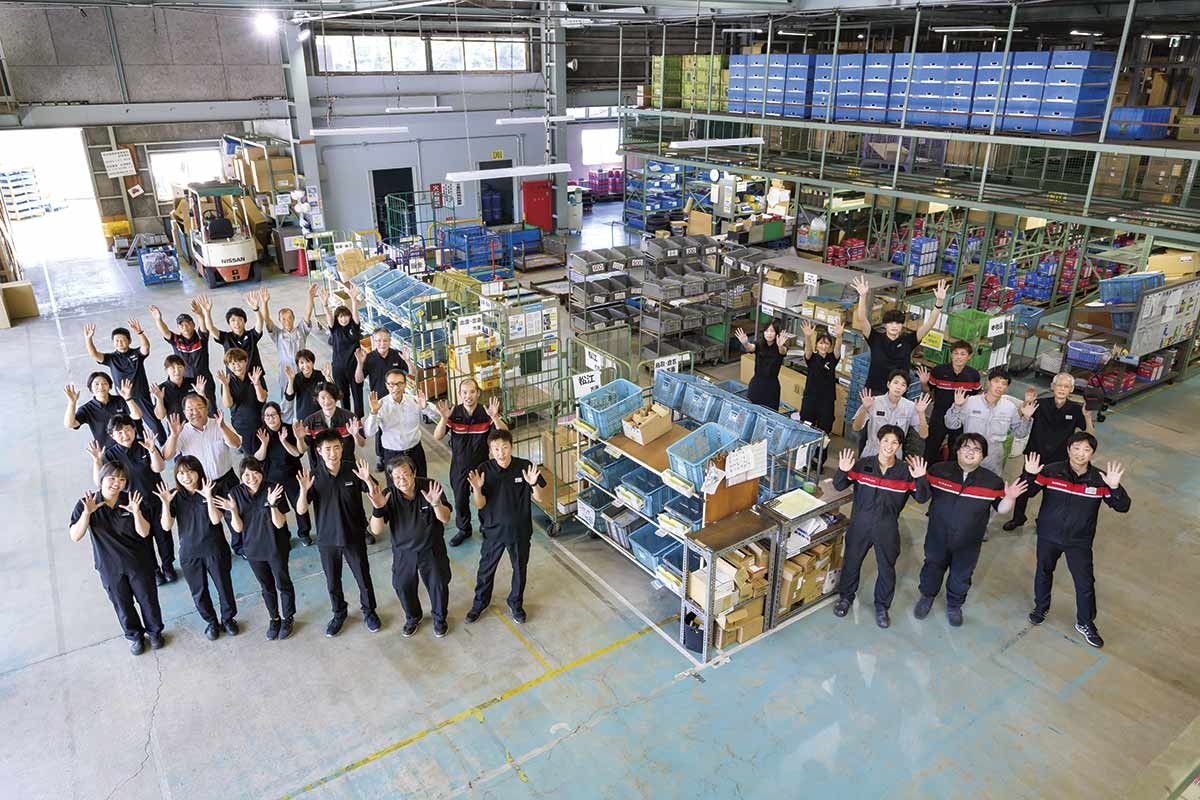 山陰の企業「日産部品山陰販売」の社員のみなさん