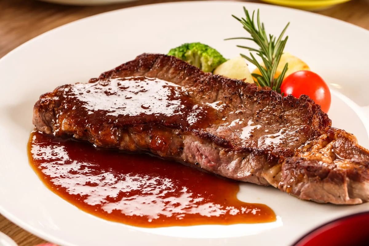 島根県松江市のバイキングレストラン『松江エクセルホテル東急・レストランモソロ』のステーキ