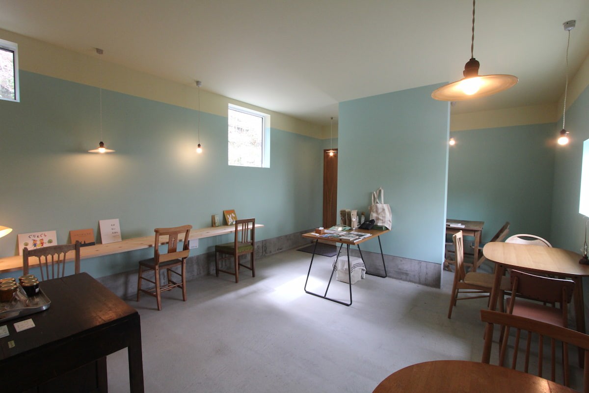 島根県松江市にある『お茶とお菓子横尾』の店内