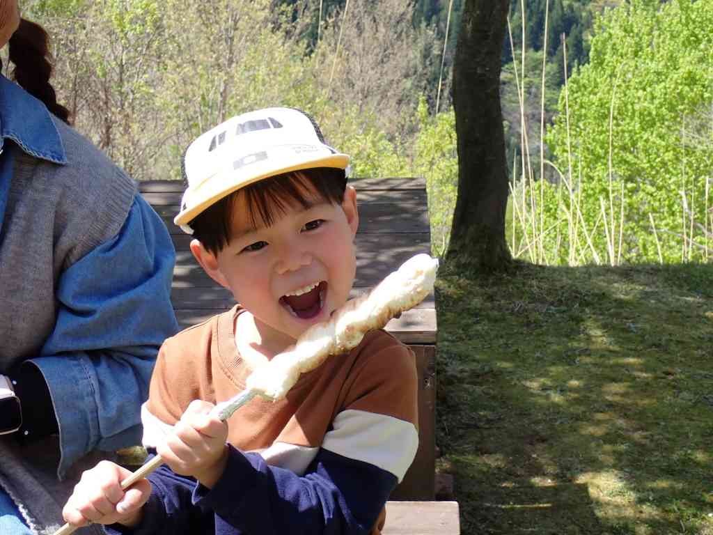 鳥取県八頭郡若桜町のイベント「【要予約】くるくるスネークパンを焼こう」のイメージ
