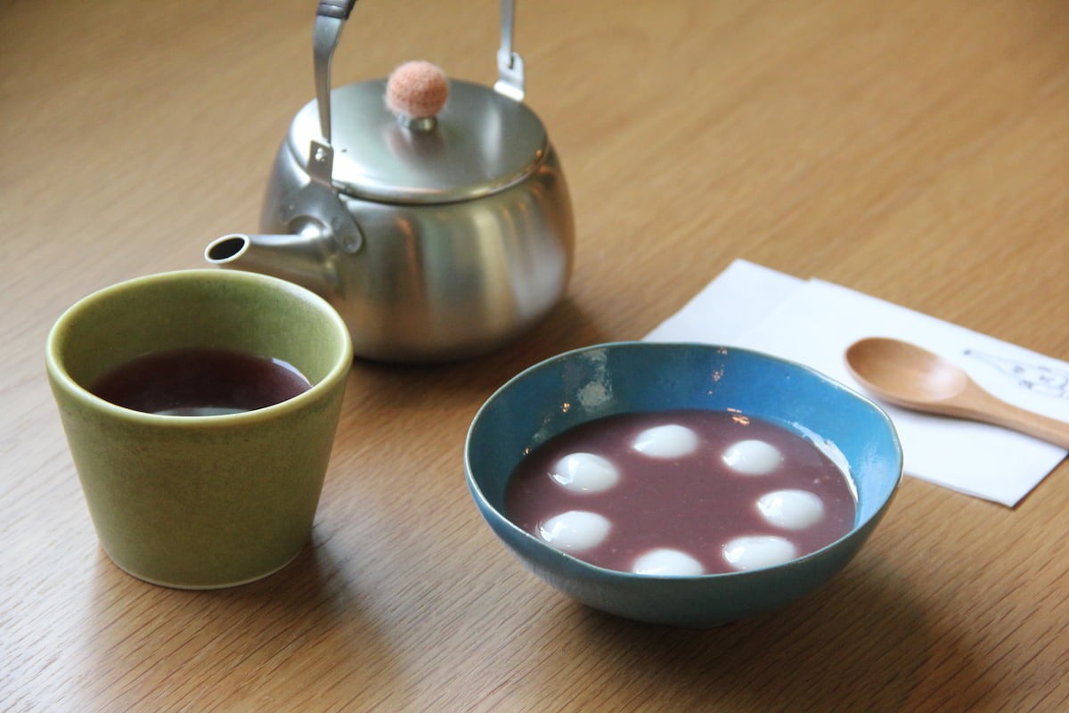 島根県松江市にオープンした『お茶とお菓子 横尾・松江』の「つめたいおしるこ」