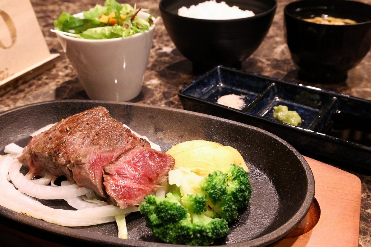 鳥取県鳥取市にオープンした『和牛ステーキ 千里』の料理
