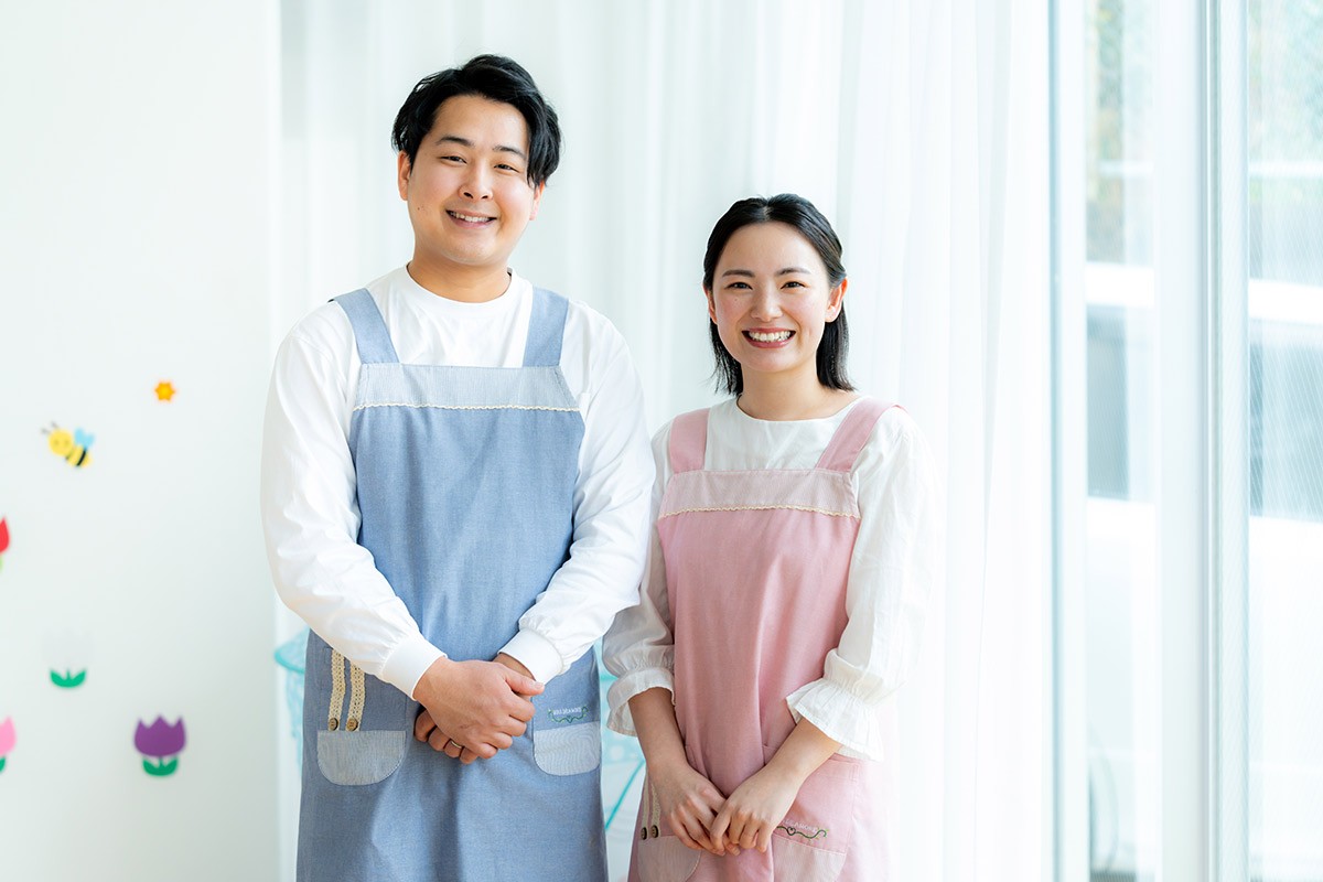 男女の保育士