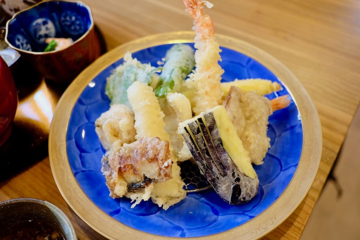 鳥取県米子市にオープンした『天ぷら 魚とごはん TAKEZO1988』の料理