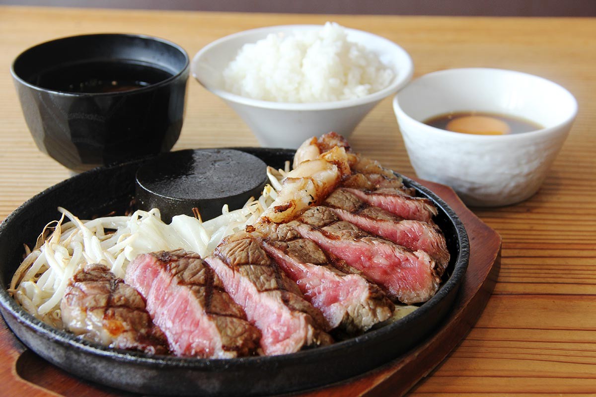 鳥取県米子市にある『京の肉奉行』で提供しているステーキ