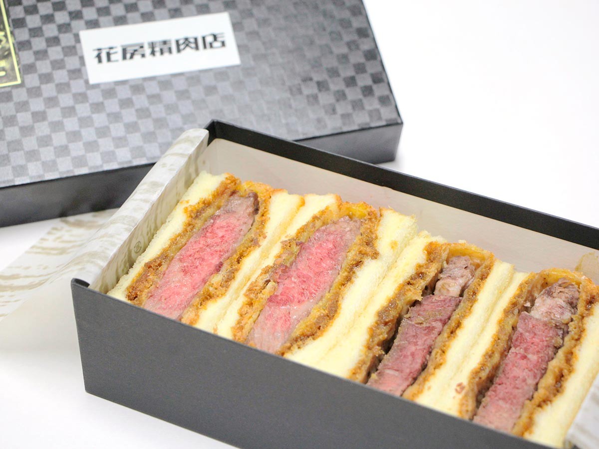 鳥取県米子市にある『花房精肉店』で販売している「ヒレ・ロース食べ比べカツサンド」