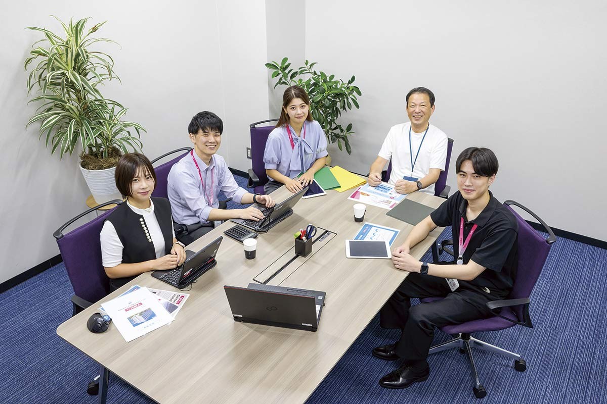 山陰の企業「ティーエスケイ情報システム」の社員のみなさん