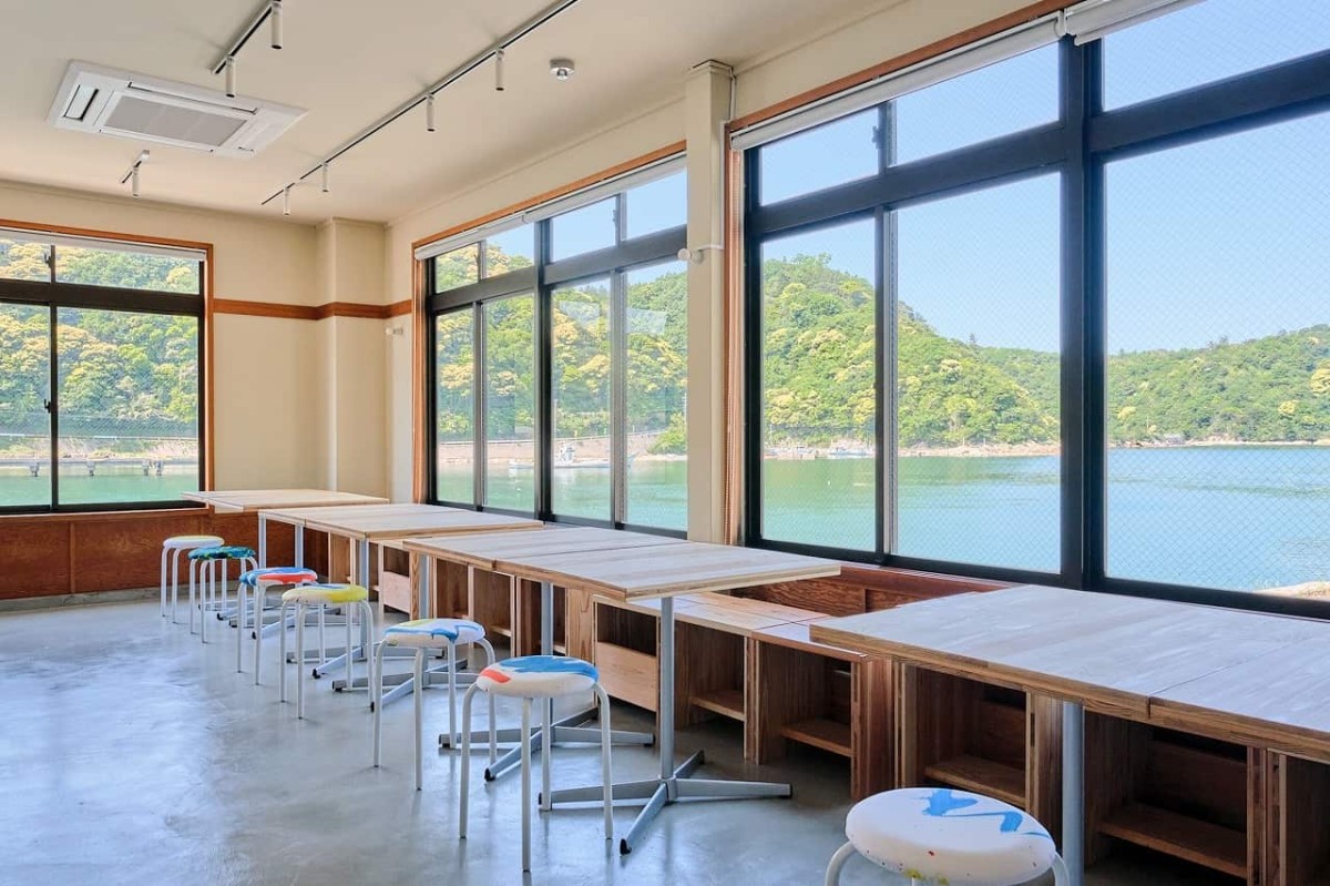 島根県大田市温泉津町にある『港の食堂KAN』の店内