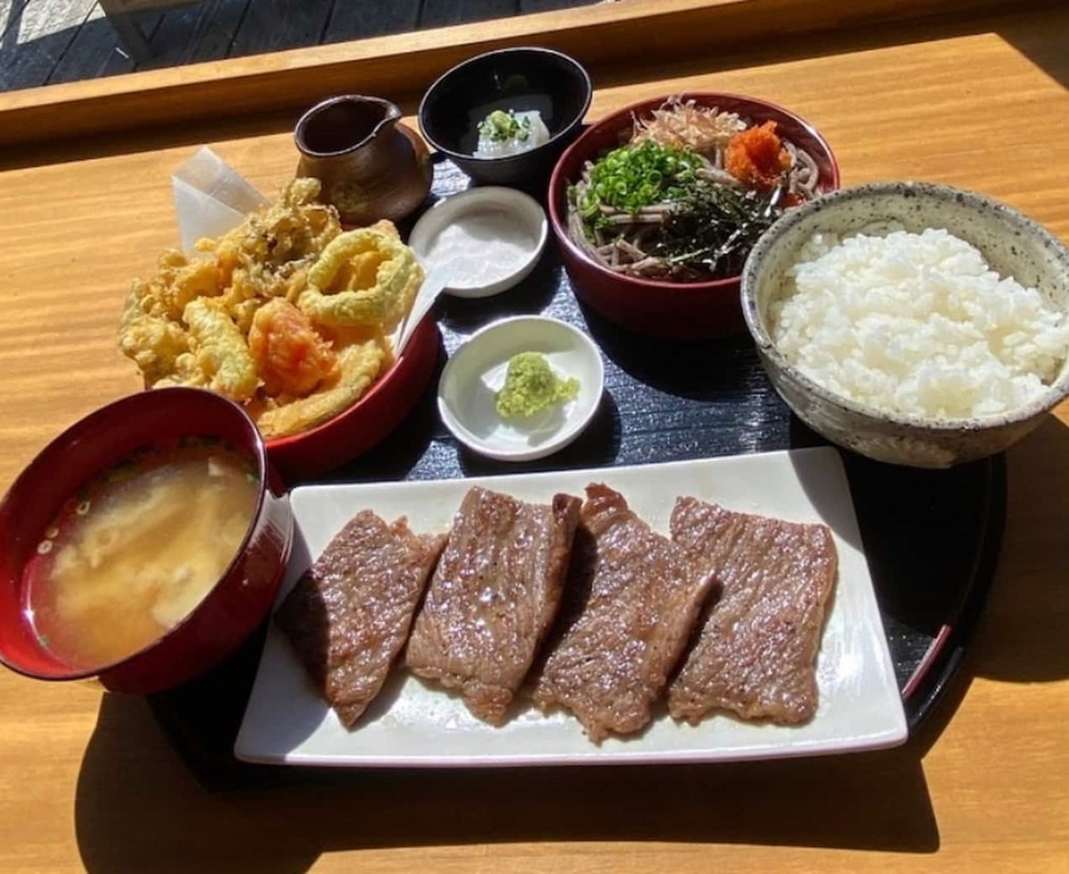島根県仁多郡奥出雲町にある『たたらのいえ』で提供している定食