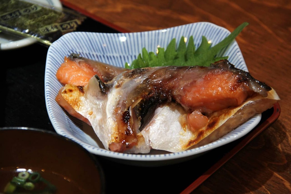 鳥取県境港市にある『お食事処海心』で提供している朝定食の焼き魚