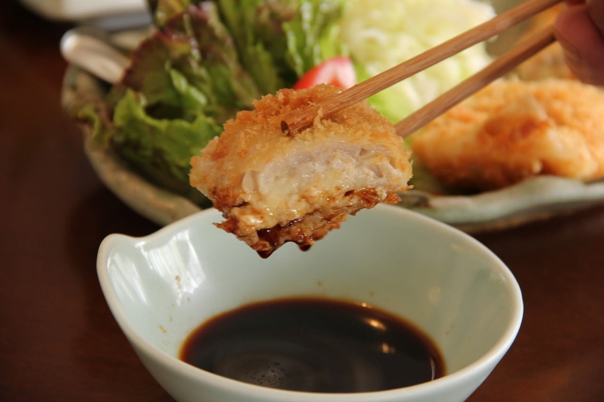 鳥取県境港市にある『お食事処 池田屋』で提供している「まぐろカツ定食」_まぐろカツ