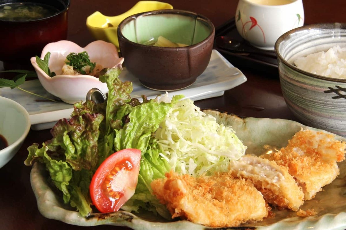 鳥取県境港市にある『お食事処 池田屋』で提供している「まぐろカツ定食」