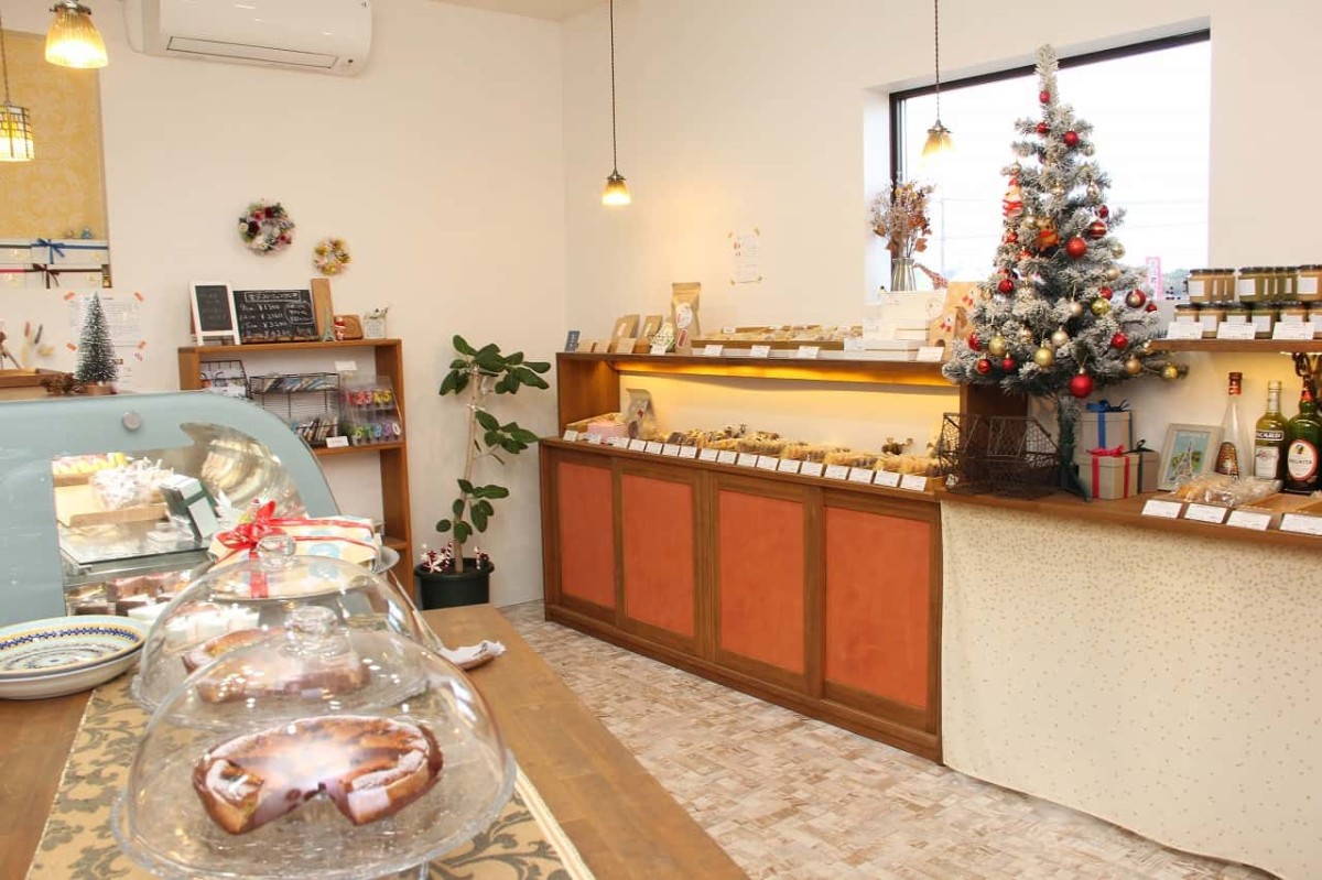島根県松江市にある『ポテ洋菓子店』の店内
