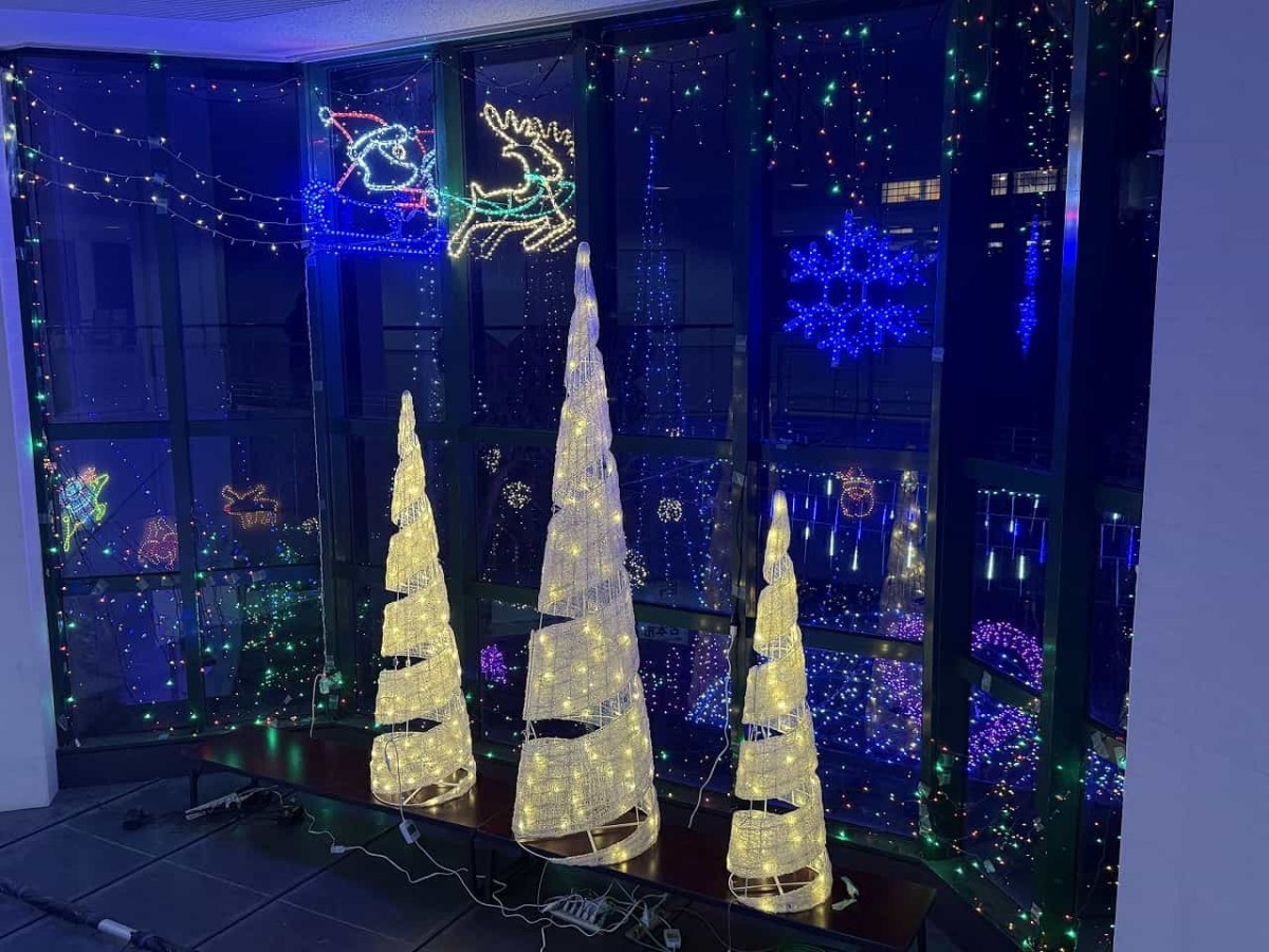 島根県松江市にある川津公民館（松江国際交流会館）の館内のイルミネーション