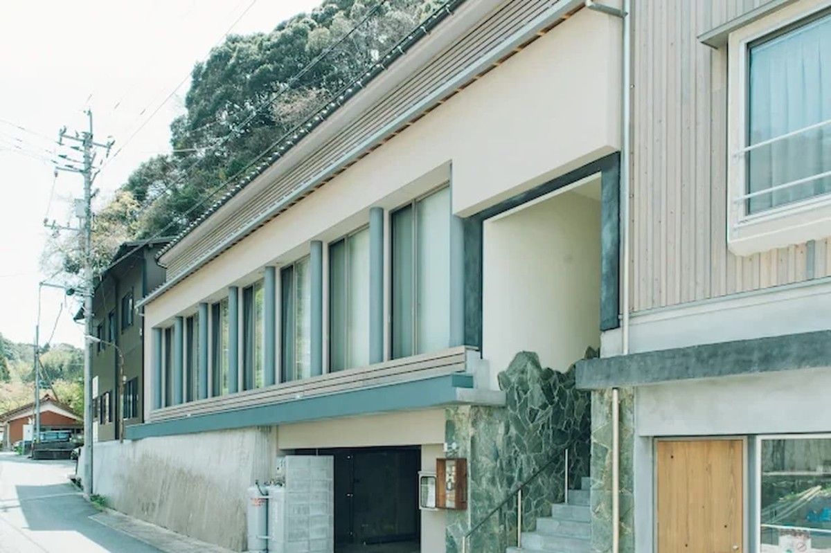 島根県江津市有福温泉にある『ロイノハコ』の外観