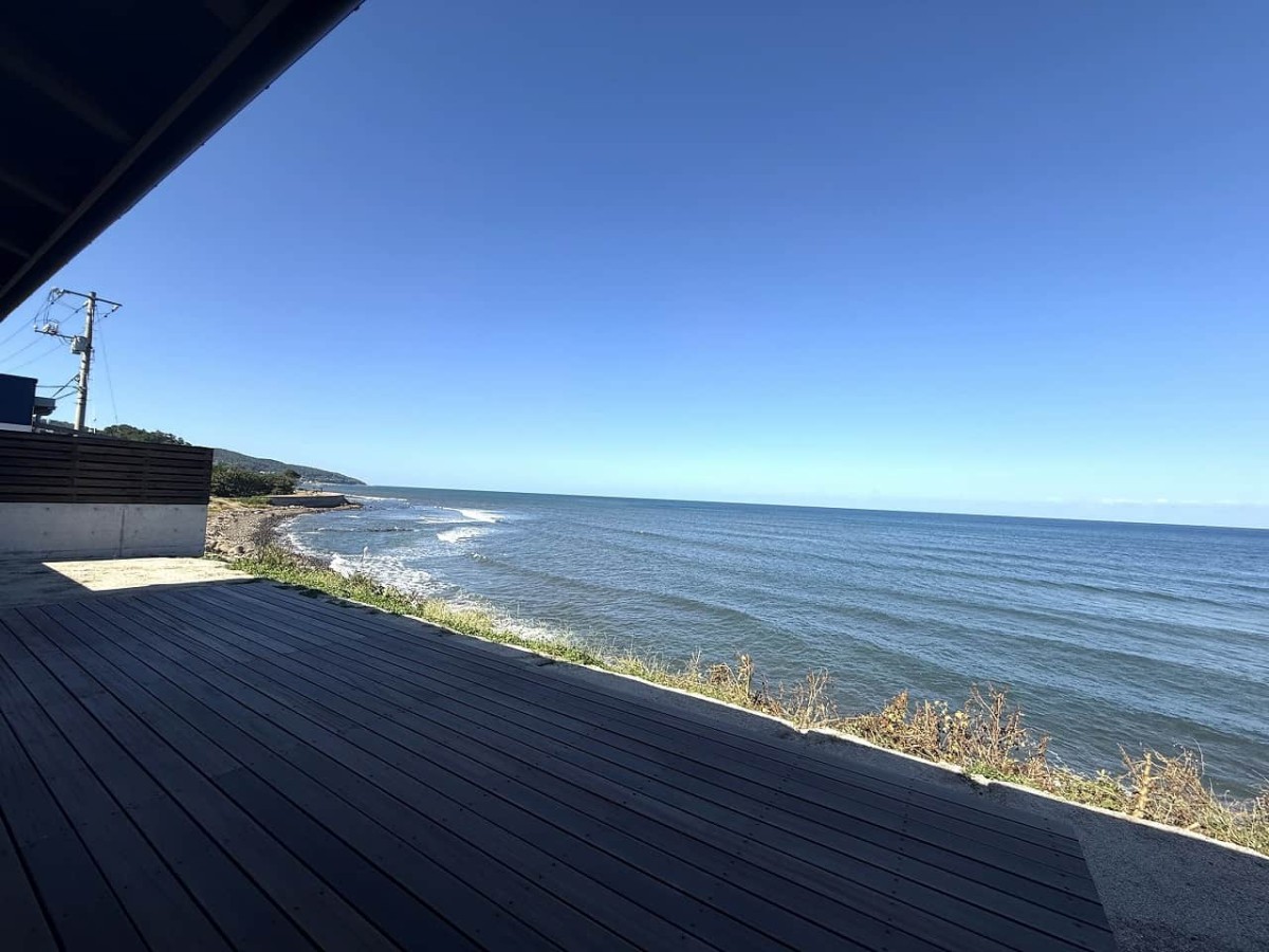 島根県出雲市にある貸別荘『青々』のウッドデッキからの景色