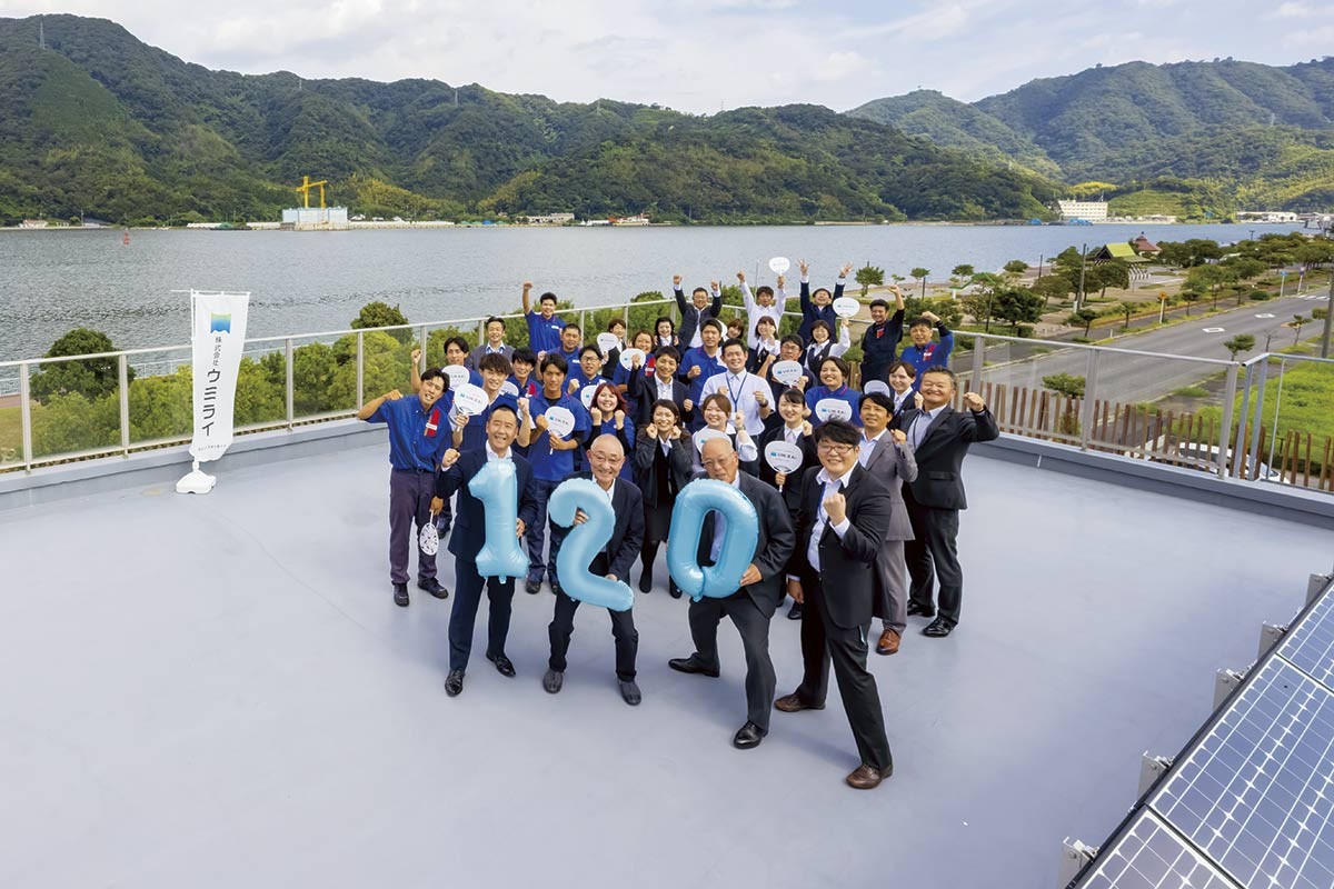 境港市「株式会社ウミライ」のスタッフたち