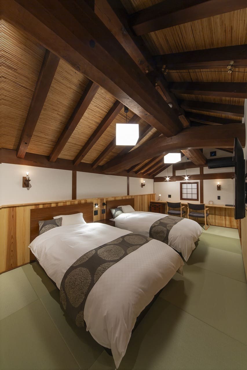 松江市の一棟貸し宿「宿の蔵 Hug」の客室