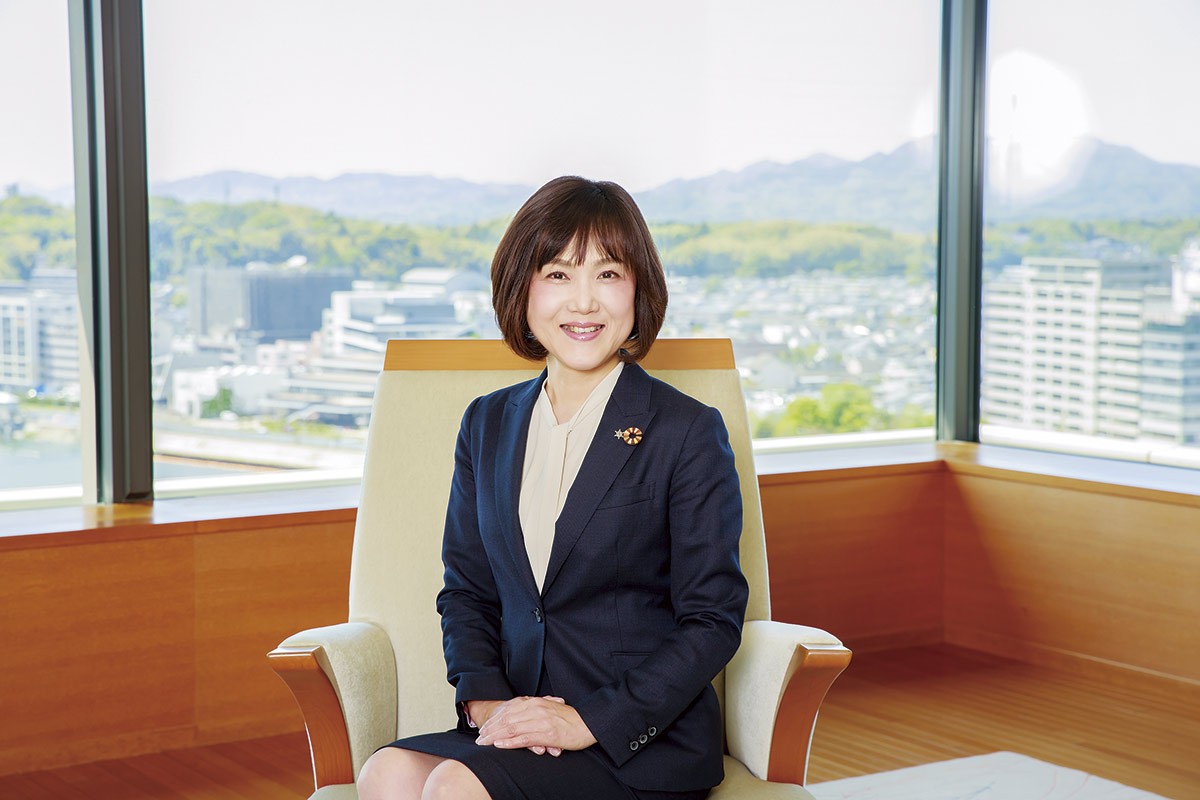 松江市「株式会社山陰合同銀行」の吉岡佐和子専務執行役員