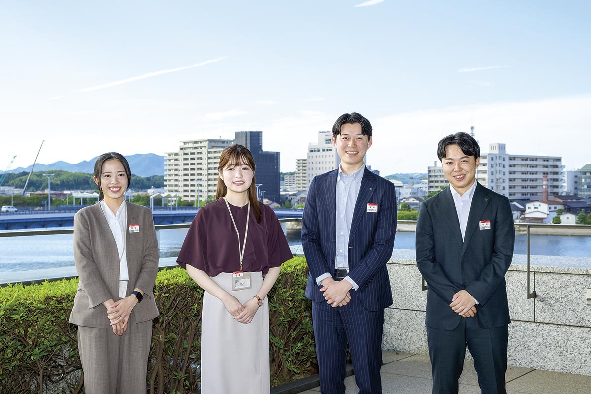 松江市「株式会社山陰合同銀行」のスタッフたち