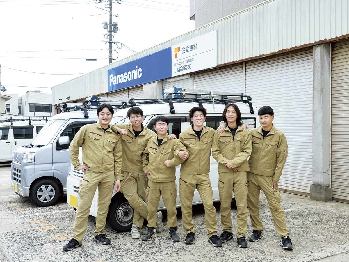 出雲市「山陰冷暖株式会社」のスタッフたち