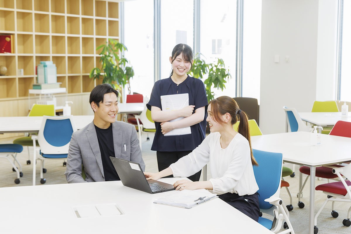 松江市「株式会社島根銀行」の業務風景