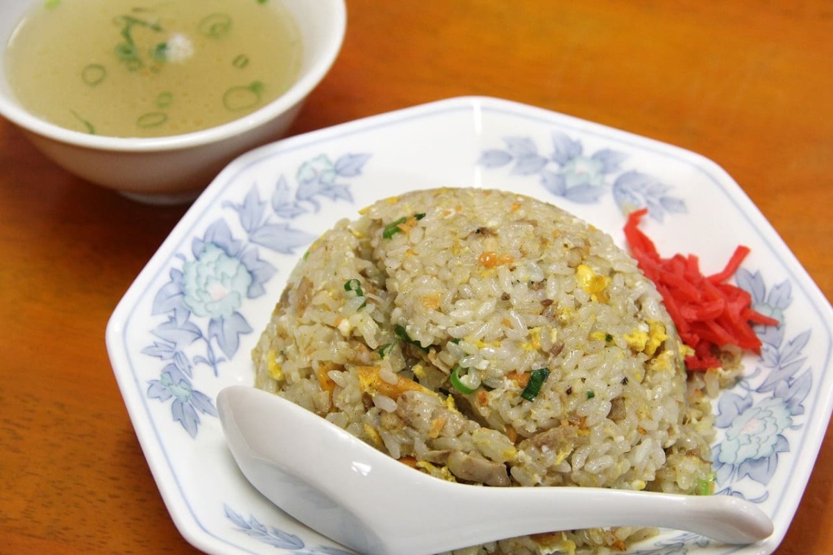 島根県松江市にある『ラーメンにいはお』で販売している「チャーハン」と「スープ」