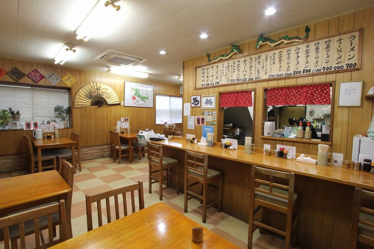 島根県松江市にある『ラーメンにいはお』の店内
