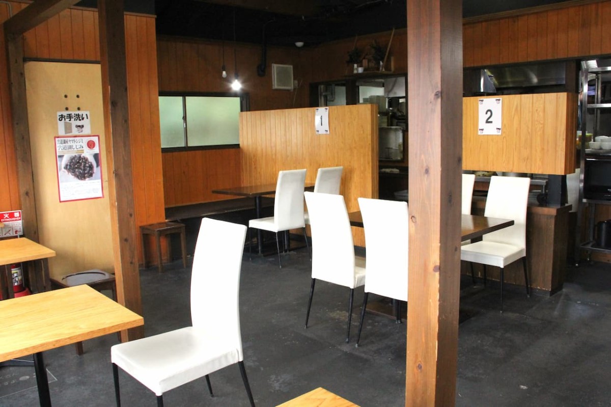 島根県出雲市の人気ラーメン店『かみあり製麺』の店内