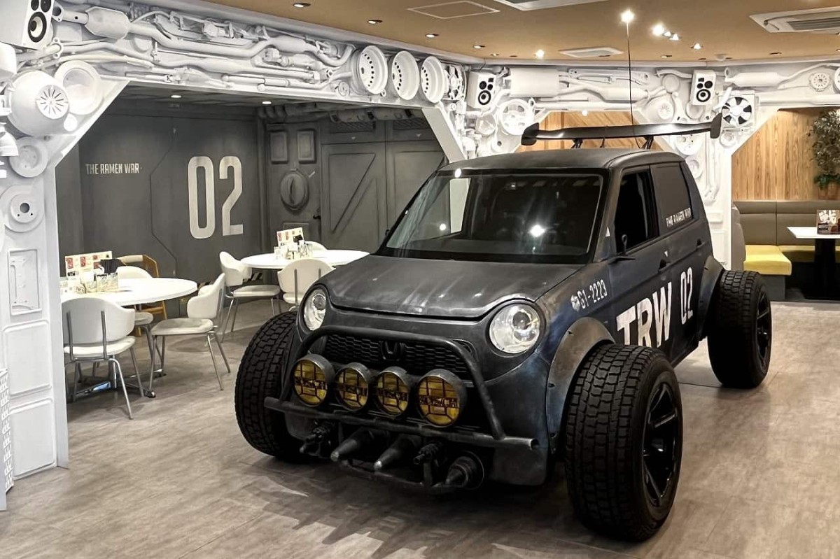 島根県松江市にある『ラーメン大戦争 松江店』のスチームパンク風な店内