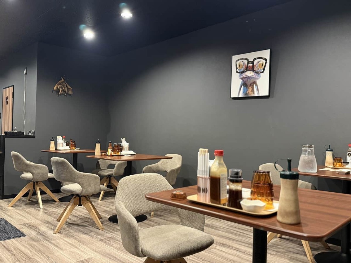 島根県松江市にあるとんかつ専門店『金の豚』の店内