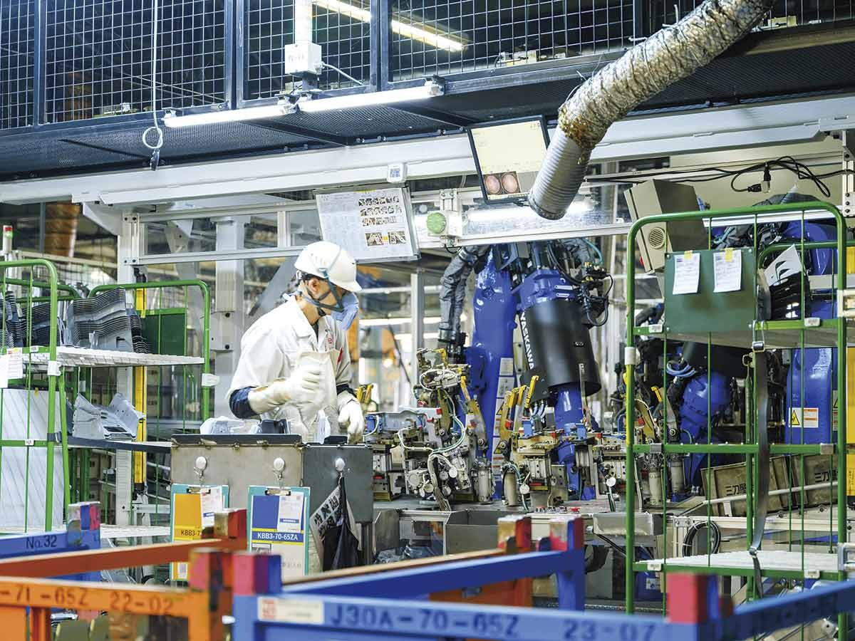 雲南市「三刀屋金属株式会社」の業務風景