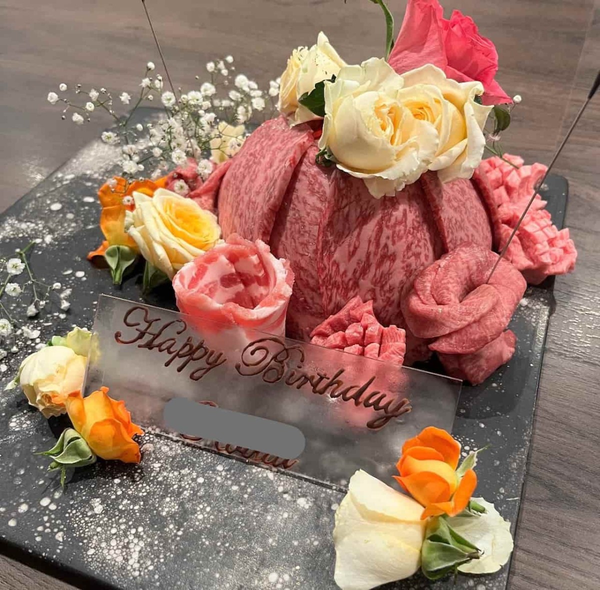 鳥取県米子市にある焼肉店『肉屋正々堂』で提供している肉ケーキ