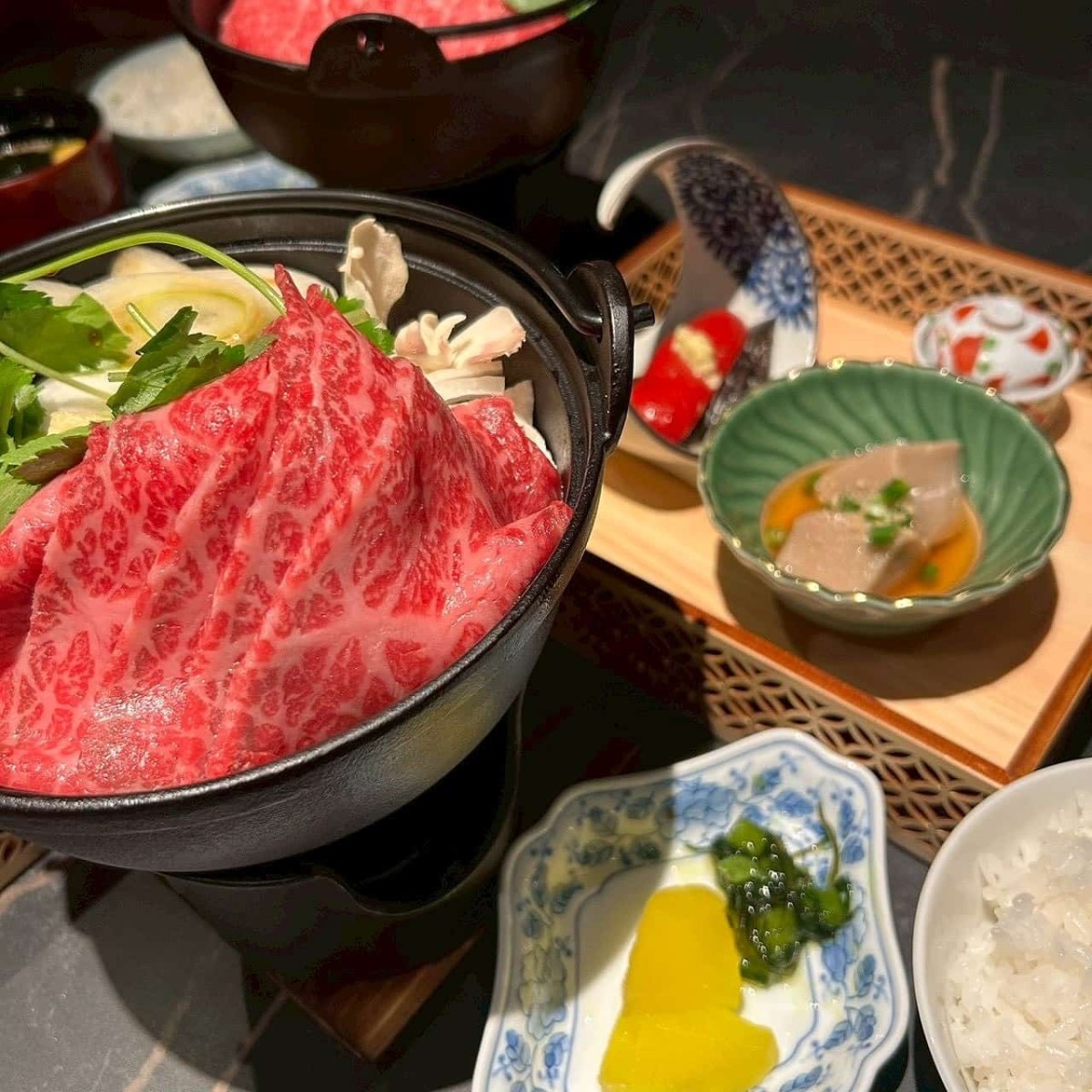 鳥取県米子市にあるすき焼き＆しゃぶしゃぶ店『別邸正々堂』で提供しているランチ