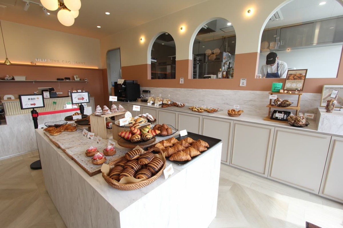 島根県出雲市の複合施設『ENnoZA』内にあるクロワッサン専門店『OLD NINE CROISSANT』の店内