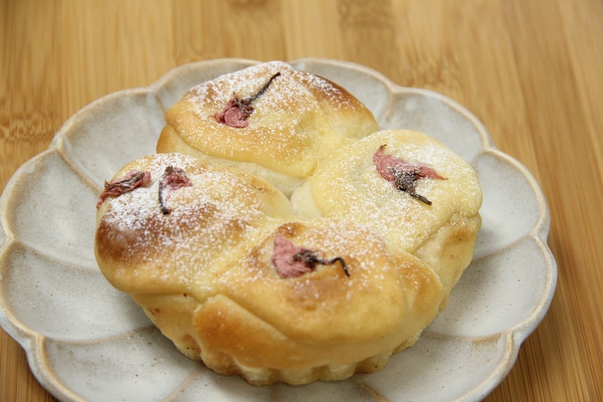 鳥取県米子市にある無人のパン屋『SMART BAKERY NONONA』で販売している春限定のパン