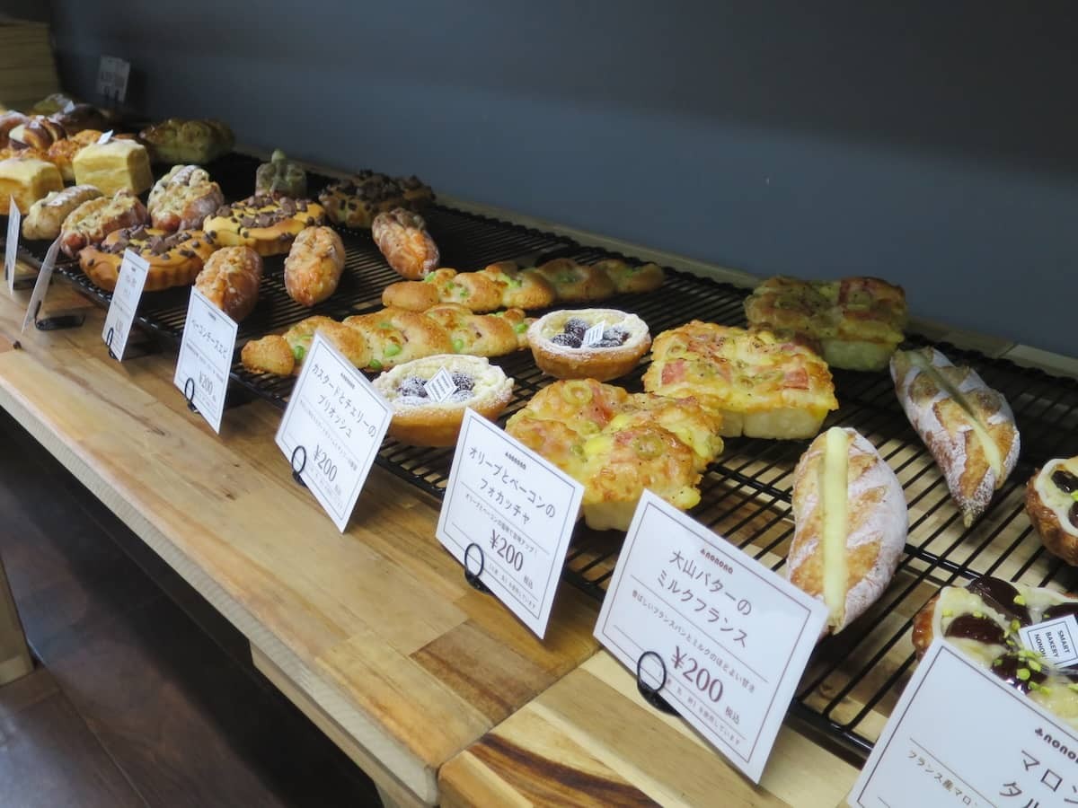 鳥取県米子市にある無人のパン屋『SMART BAKERY NONONA』で販売しているパン