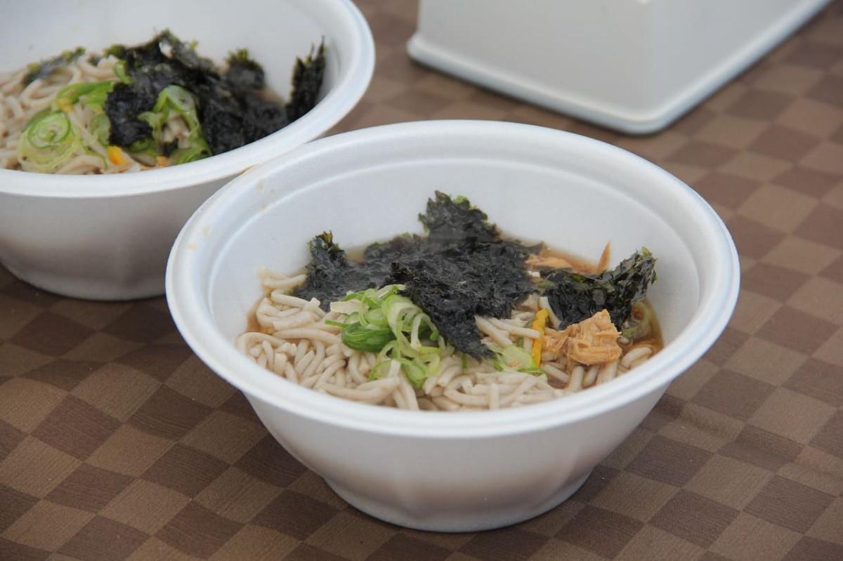 島根県隠岐郡で開催された『すいせん祭り』で販売していた隠岐そば