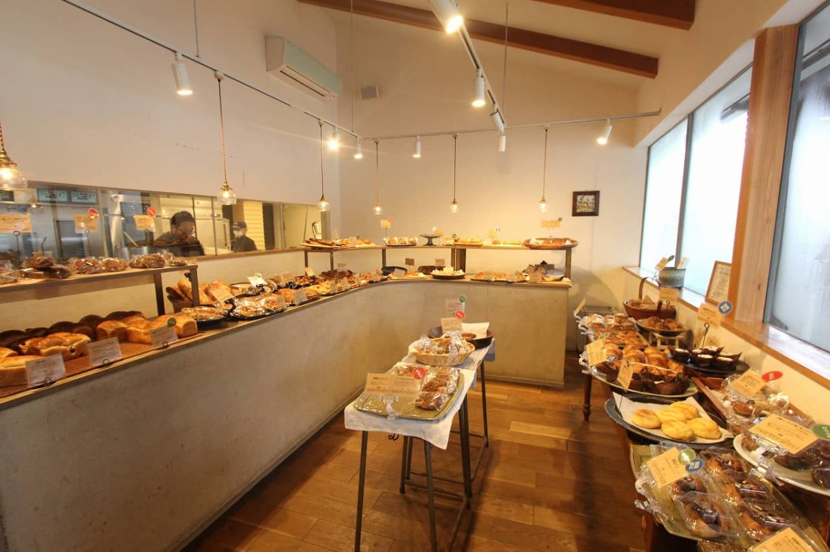 島根県出雲市にある人気ベーカリー『ルコションドール出西』の店内