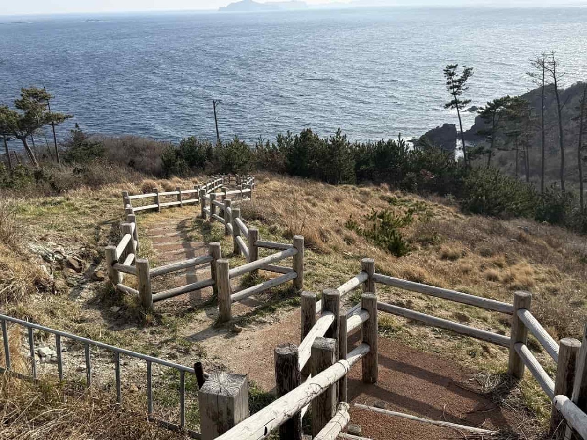 島根県隠岐郡隠岐の島町にある『那久岬』の道