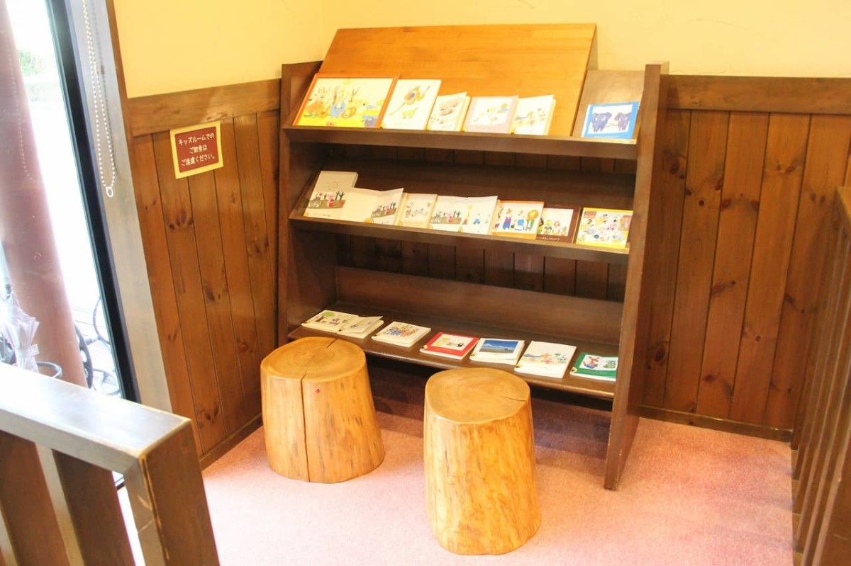 山陰にある定番ベーカリー『森のくまさん』の店内にあるキッズスペース