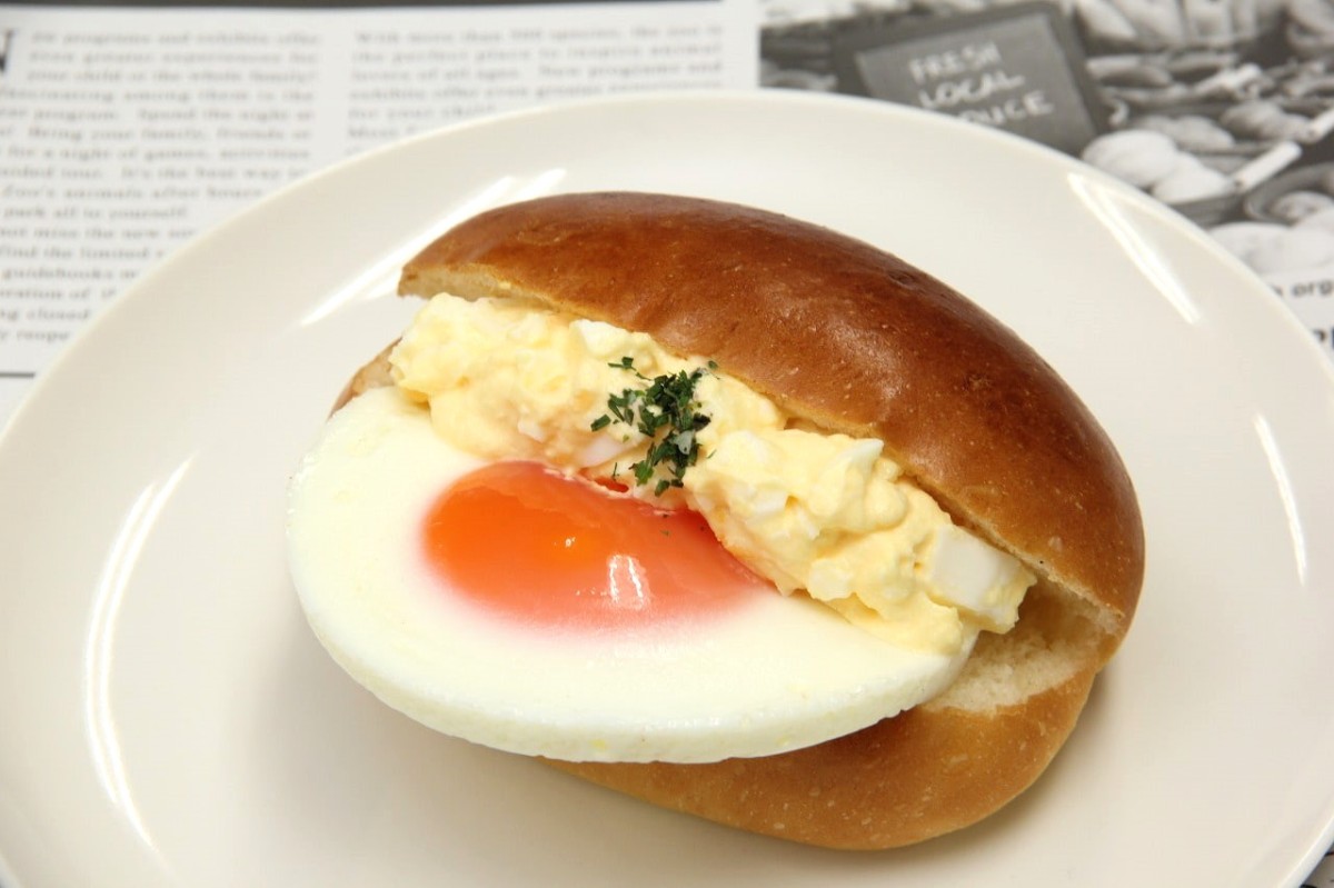 山陰にある定番ベーカリー『森のくまさん』で販売している春のオススメ「春のたまごサンド」