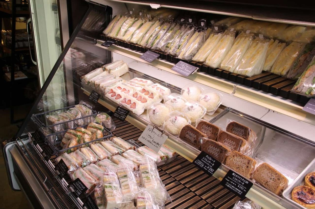 島根県松江市にあるベーカリー『PANTOGRAPH（パンタグラフ）』のサンドイッチコーナー